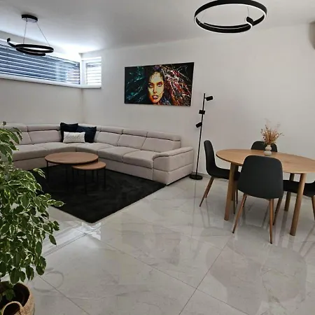 Castrum Villa